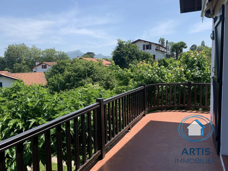 Maison - 210 m² - 8 pièces