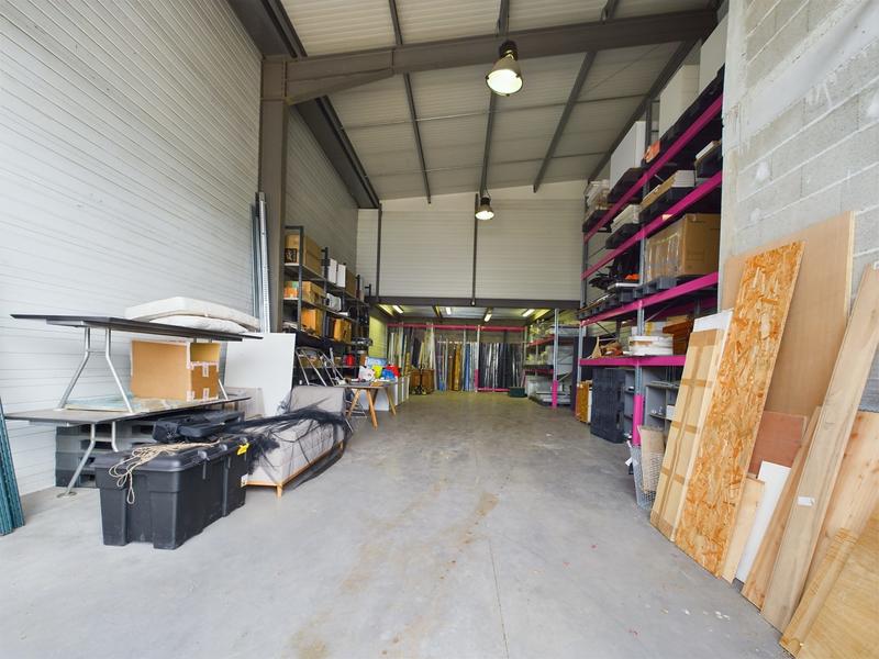 Local d'activités - 220 m²