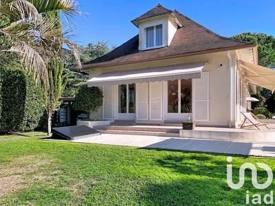 Maison - 230 m² - 7 pièces