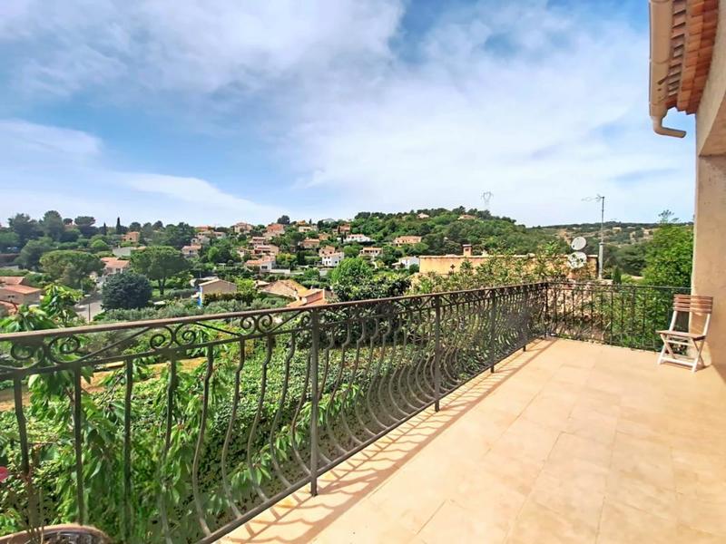 Maison - 180 m² - 8 pièces