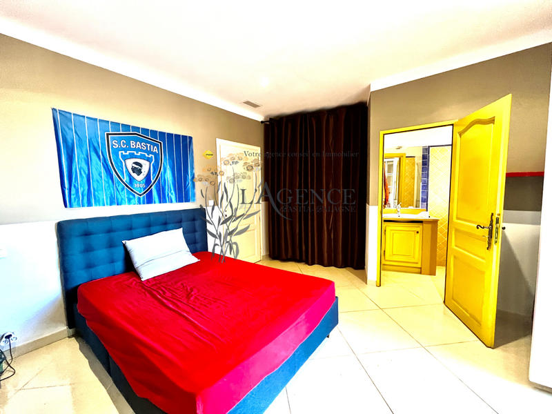 Villa - 315 m² - 15 pièces