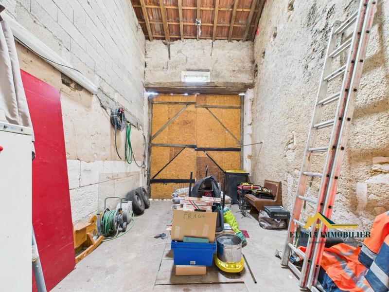 Demeure - 259 m² - 9 pièces