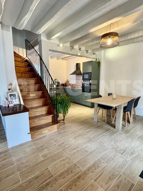 Maison - 337 m² - 8 pièces