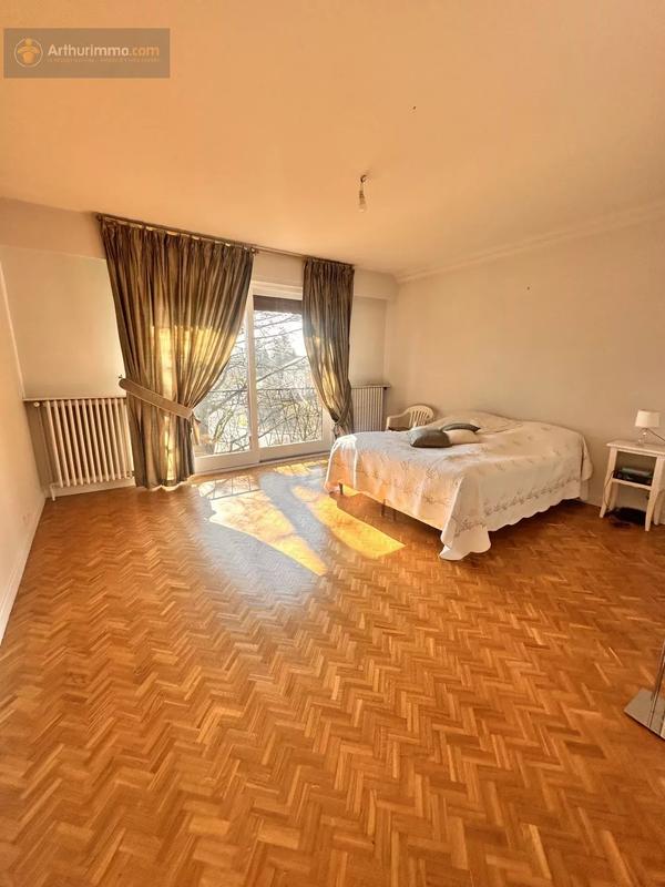 Maison - 300 m² - 8 pièces