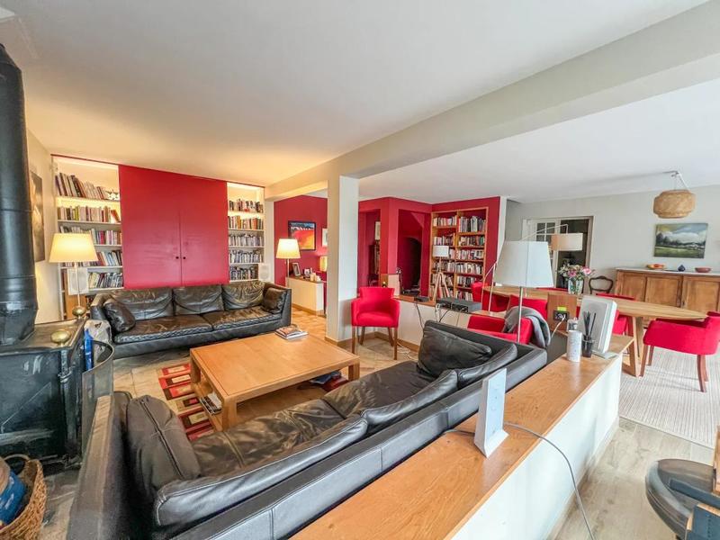 Maison - 260 m² - 8 pièces