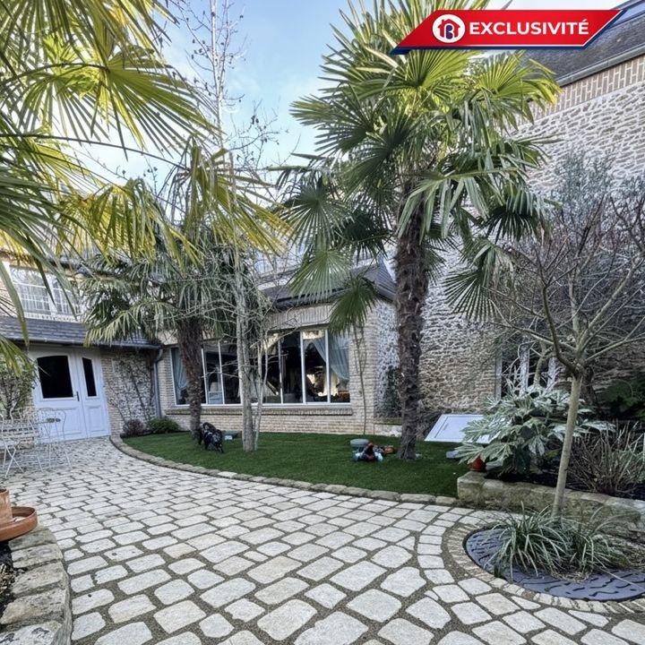 Demeure - 710 m² - 15 pièces