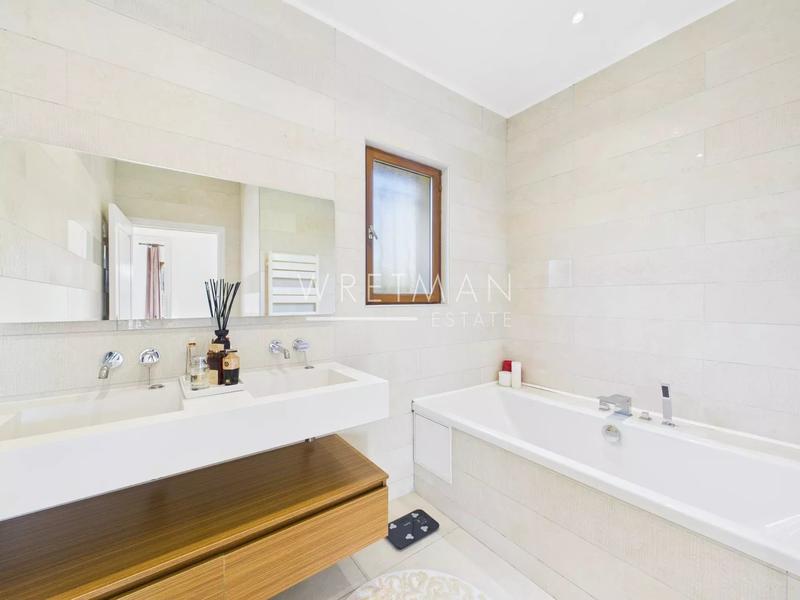 Maison - 156 m² - 7 pièces