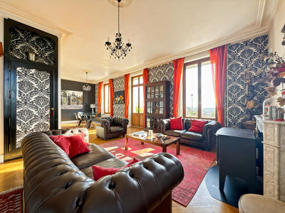 Maison - 350 m² - 10 pièces