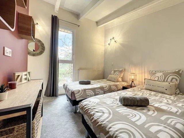 Châlet - 200 m² - 6 pièces