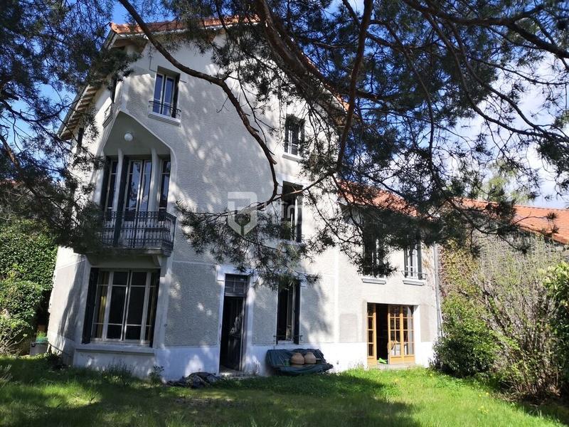 Maison - 198 m² - 10 pièces