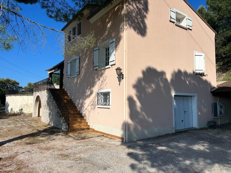 Maison - 260 m² - 6 pièces