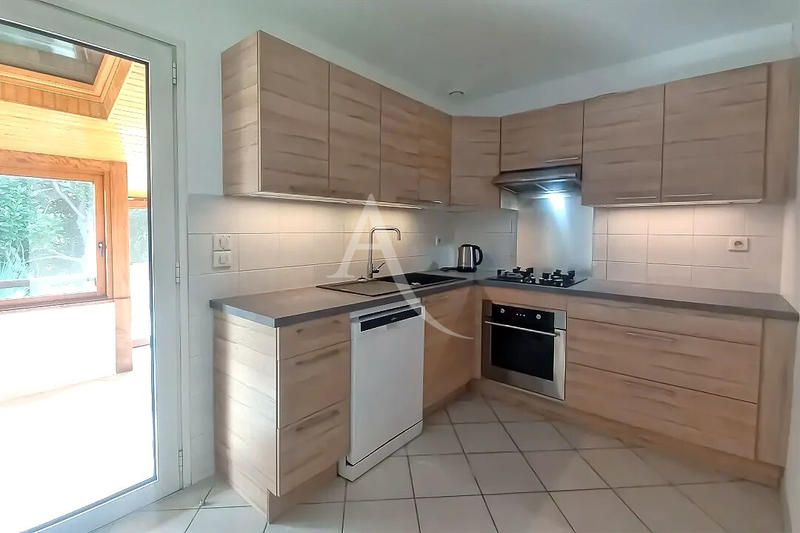 Maison - 195 m² - 10 pièces