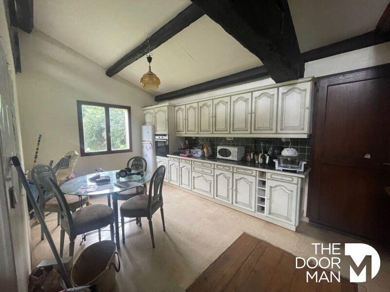 Maison - 240 m² - 8 pièces