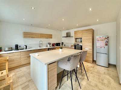 Maison - 255 m² - 7 pièces