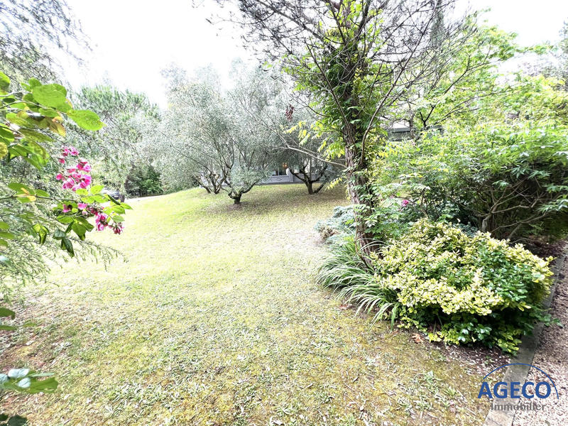 Villa - 348 m² - 6 pièces