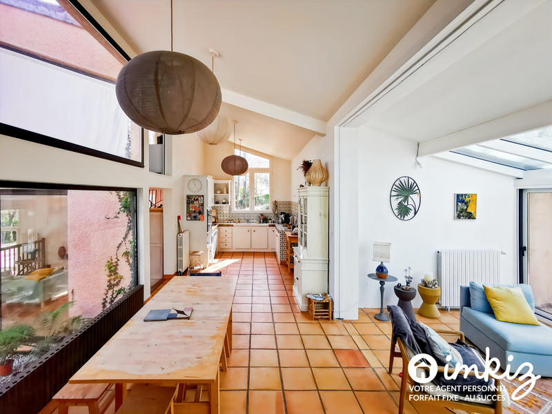 Maison - 260 m² - 9 pièces