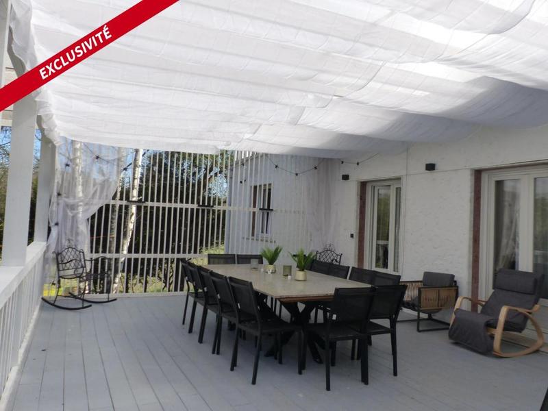 Demeure - 351 m² - 8 pièces