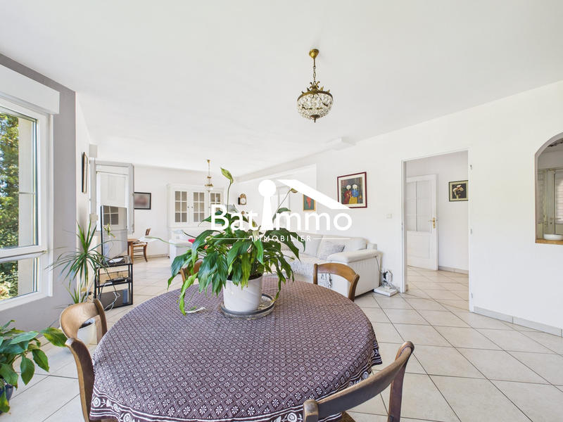 Maison - 211 m² - 7 pièces