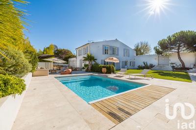 Maison - 300 m² - 7 pièces