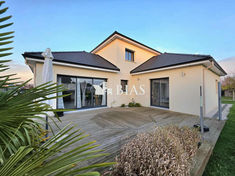 Maison - 163 m² - 7 pièces