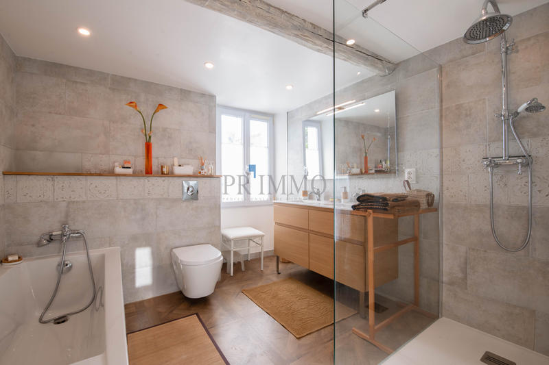 Maison - 201 m² - 5 pièces