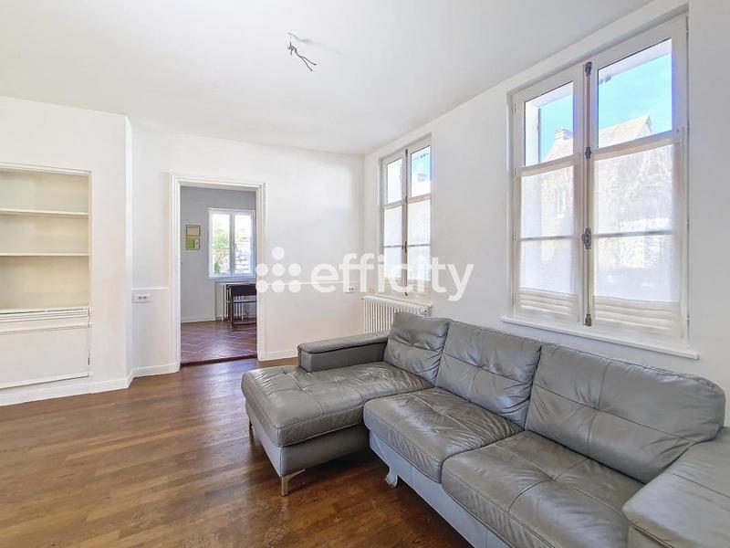 Maison - 220 m² - 8 pièces