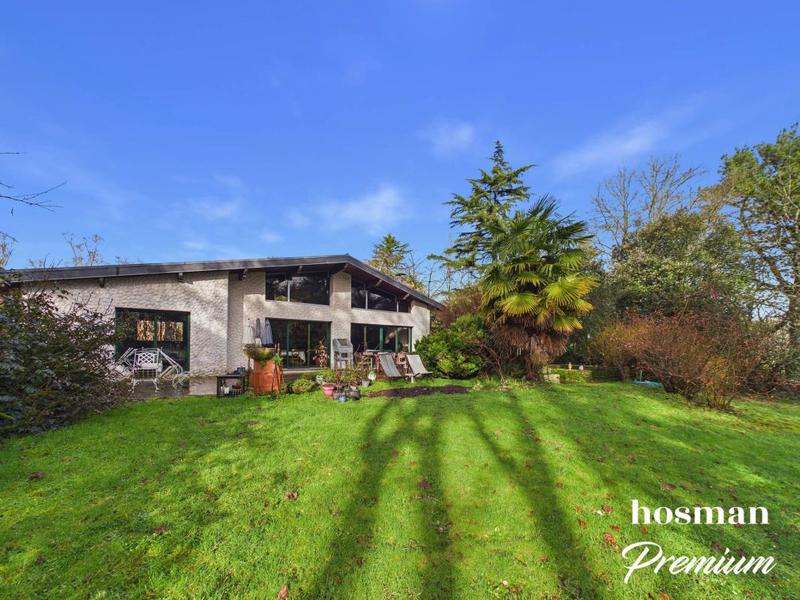 Maison - 235 m² - 6 pièces