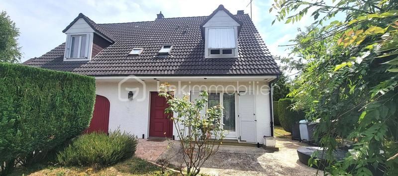 Maison traditionnelle - 151 m² - 6 pièces