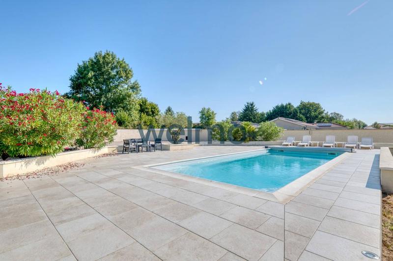 Maison - 300 m² - 8 pièces