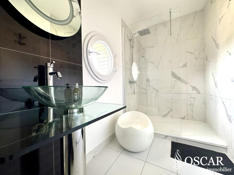 Maison - 201 m² - 7 pièces