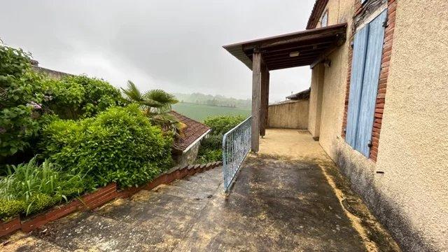 Propriété - 1 379 m² - 19 pièces