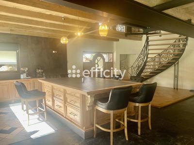 Maison - 550 m² - 5 pièces