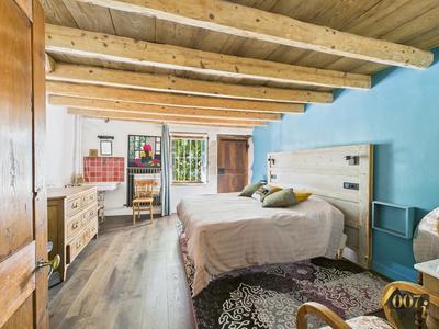 Maison - 225 m² - 8 pièces