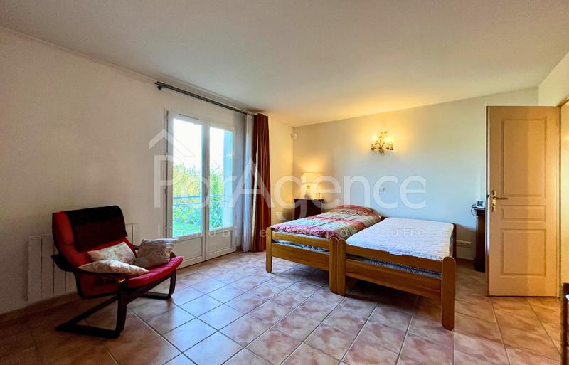 Maison - 202 m² - 6 pièces