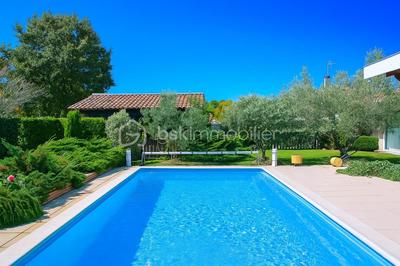 Villa - 204 m² - 6 pièces