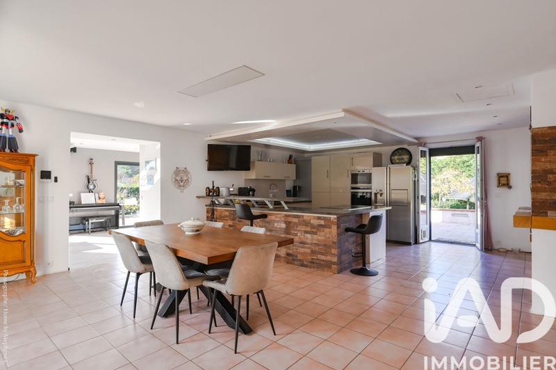 Maison - 262 m² - 11 pièces