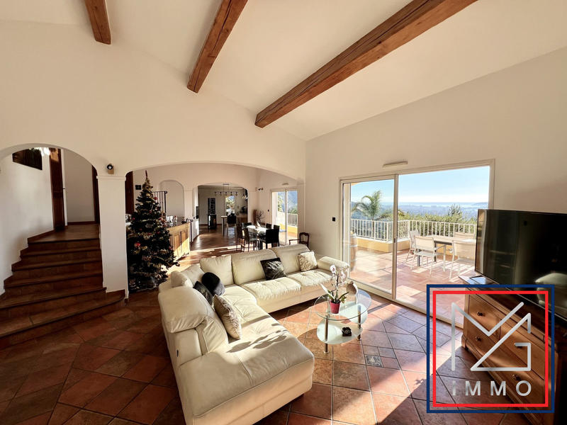 Villa - 285 m² - 8 pièces