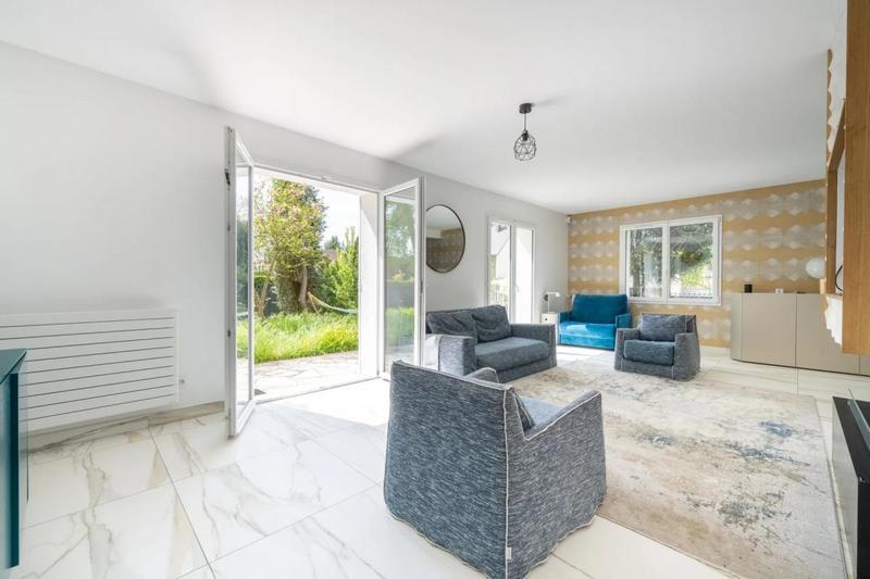 Demeure - 195 m² - 9 pièces