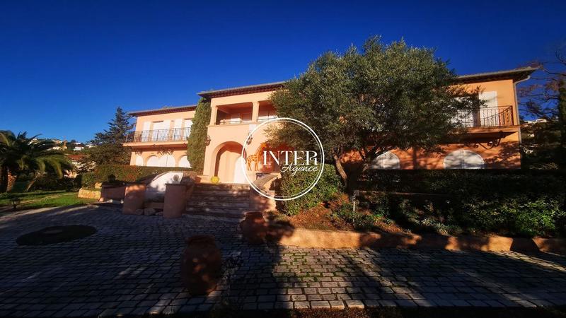 Villa - 270 m² - 6 pièces