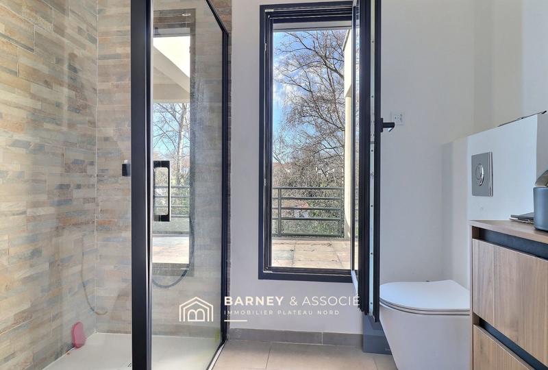 Maison - 220 m² - 7 pièces