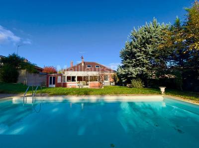 Maison - 185 m² - 8 pièces