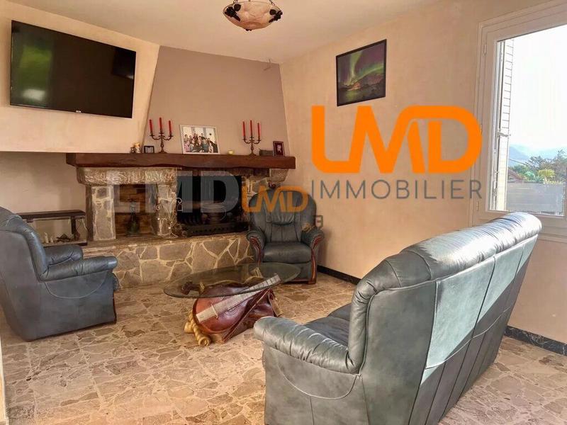 Maison - 187 m² - 8 pièces