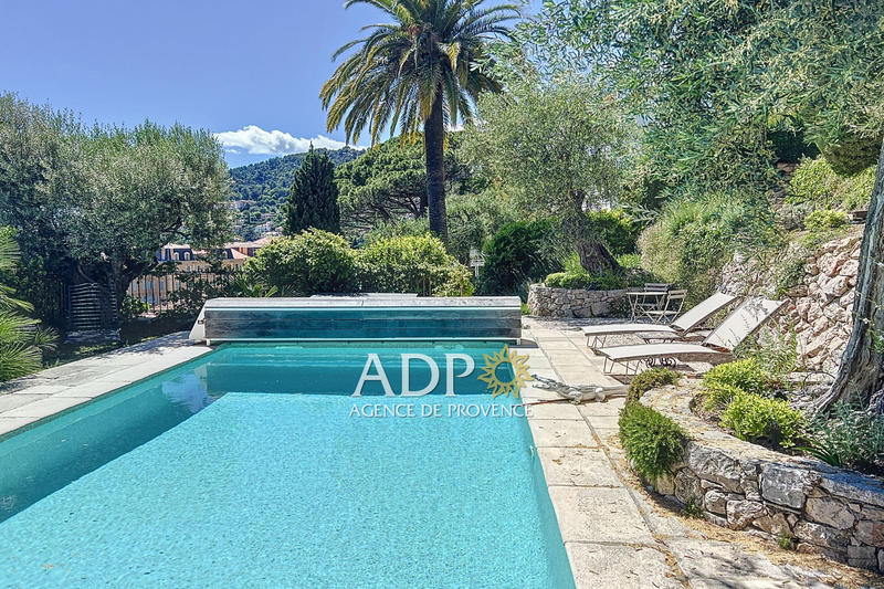 Maison - 210 m² - 6 pièces