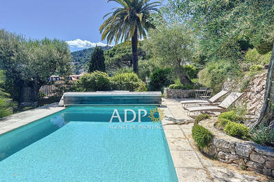 Maison - 210 m² - 6 pièces