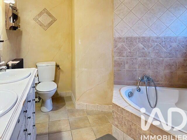 Maison - 225 m² - 7 pièces