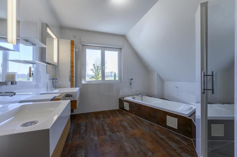 Maison - 305 m² - 7 pièces