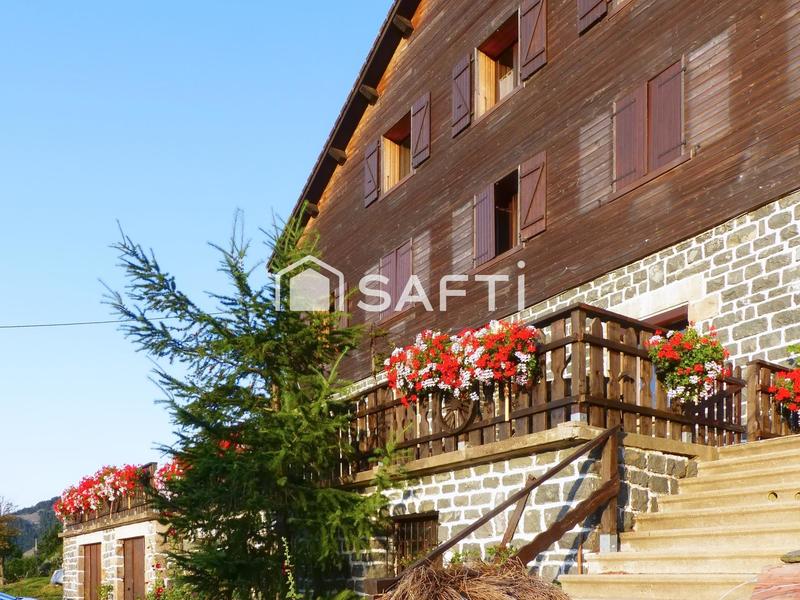 Maison - 230 m² - 14 pièces