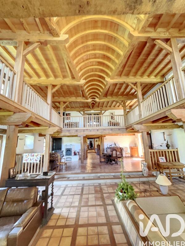 Maison - 564 m² - 13 pièces