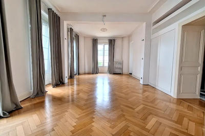 Appartement - 84 m² - 2 pièces