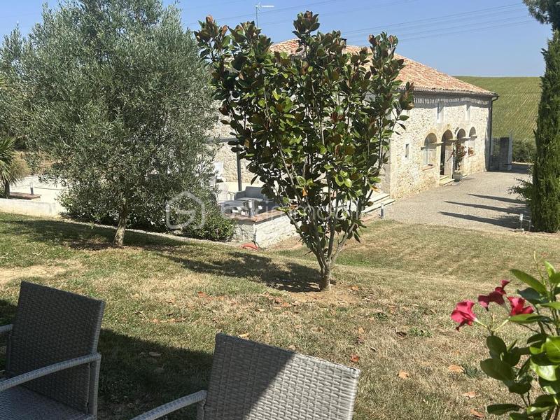 Propriété - 297 m² - 8 pièces